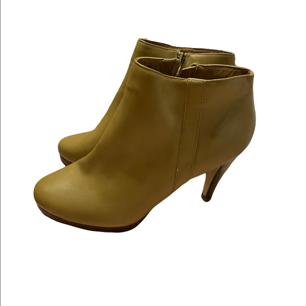 NWOT intaglio boots